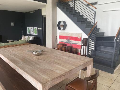 Luxury Beach Front Apartment On Canal - Spacious +
