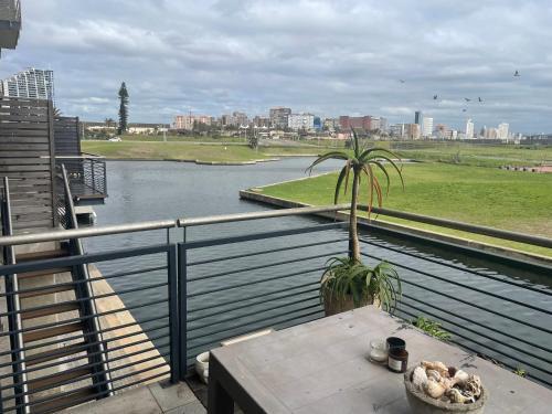 Luxury Beach Front Apartment On Canal - Spacious +
