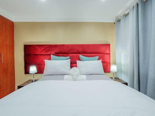 Luxury 2 Bed 2 Bath Seaview Apartment - The Sails Waterfront C5