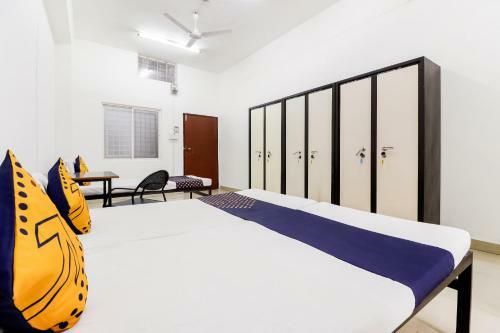 Hotel Spot On 65123 Raj Service Apartments