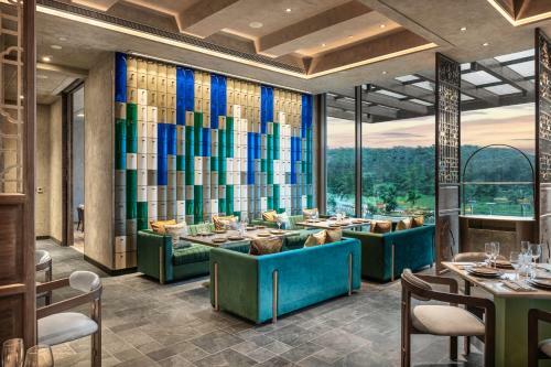 Hotel Taj Lakefront Bhopal