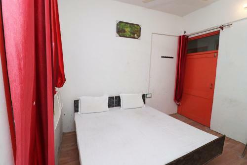Hotel Spot On 37270 Apna Niwas