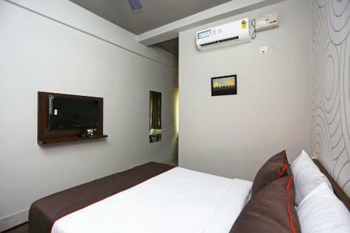 Collection O 19529 Hotel Bhinna Sakala