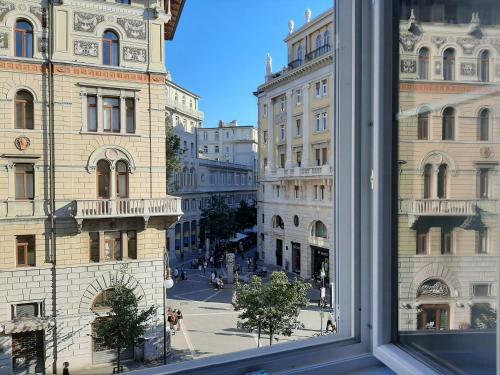 Hostal Trieste Center Rooms & Apartments