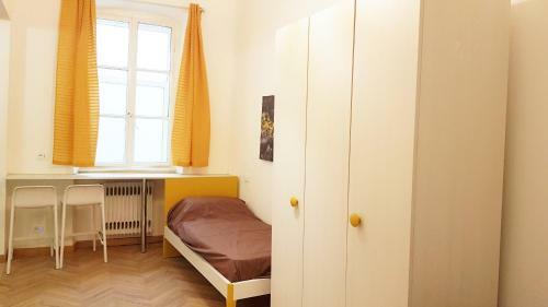 Hostal Trieste Center Rooms & Apartments