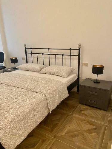 Bed & Breakfast La Camera In Centro ( 1 Minute From Piazza Unita)