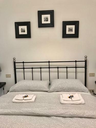 Bed & Breakfast La Camera In Centro ( 1 Minute From Piazza Unita)