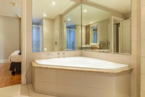 Apartamentos Cape Royale | Whosting