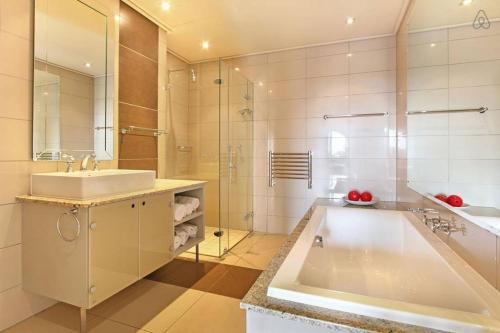 Apartamentos Cape Royale | Whosting