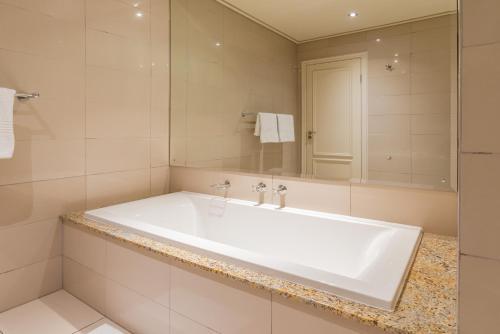Apartamentos Cape Royale | Whosting