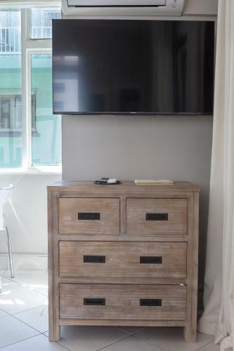 Cosy And Classy Sea Point Apartment