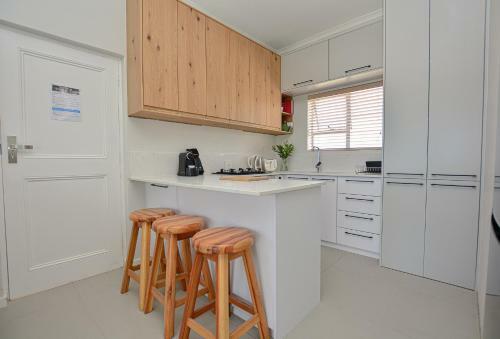 Beautiful Big Bay Apartment In Beach Club