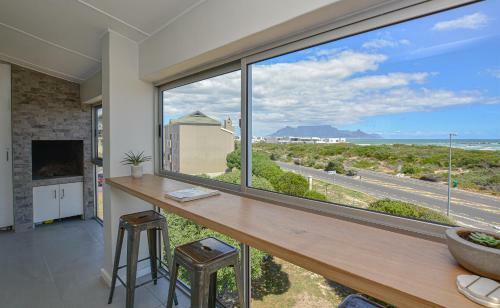 Beautiful Big Bay Apartment In Beach Club