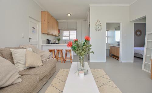 Beautiful Big Bay Apartment In Beach Club
