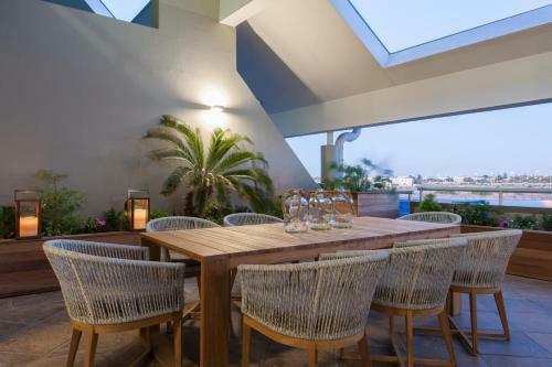 Dolphin Beach Luxury Apartment By Stadtgold