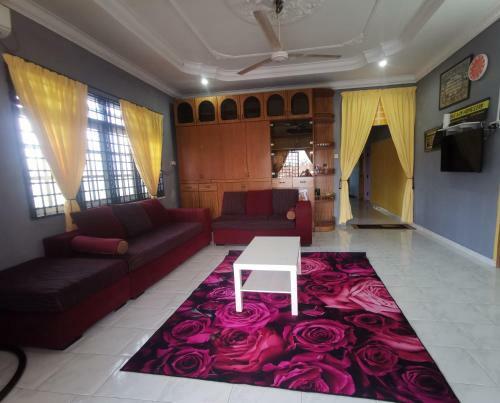 Double Kay Homestay Manjung (Swimming Pool)