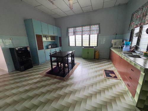 Double Kay Homestay Manjung (Swimming Pool)