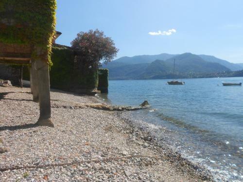 Casa In Riva Al Lago