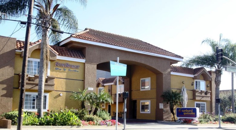 Hotel Sunburst Spa & Suites Motel