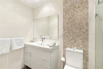 Hotel Checkers Resort