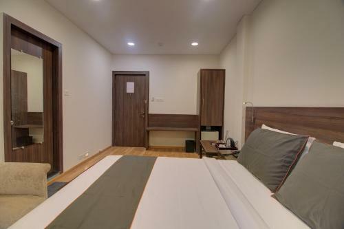 Collection O 247 Hotel Rosewood Arya Nagar