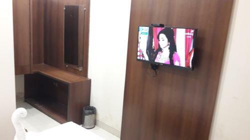 Hotel Shine Hospitality Empire