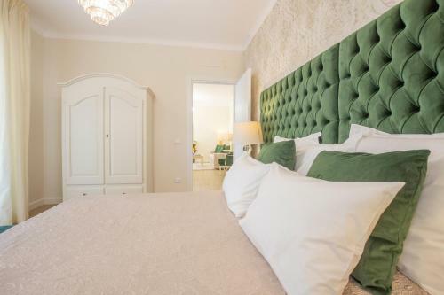Crys: Apartments, Holiday, Business, Verde