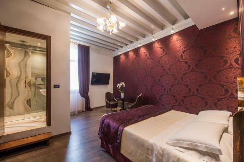 Hostal Locanda Leon Bianco On The Grand Canal