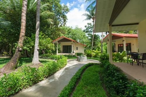 Bed & Breakfast Garden Villa Khaolak