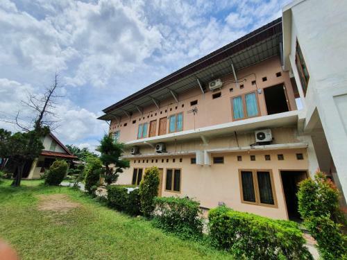 Hotel Oyo 90945 Arizon Kost