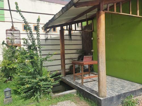 Hotel Oyo 90945 Arizon Kost
