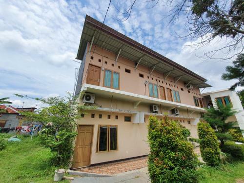 Hotel Oyo 90945 Arizon Kost