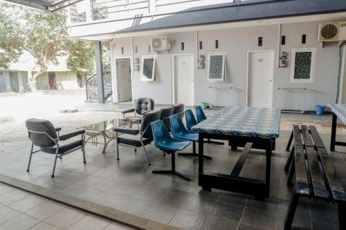 Hotel Vaccinated Staff - Oyo 1176 J3 Residence Syariah
