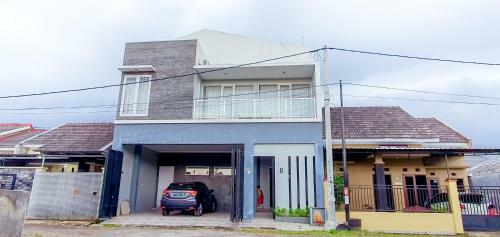 Villa Mangli Monochrome Syariah By Ecomerceloka