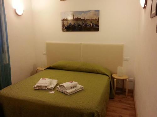 Hostal Veneziacentopercento Rooms