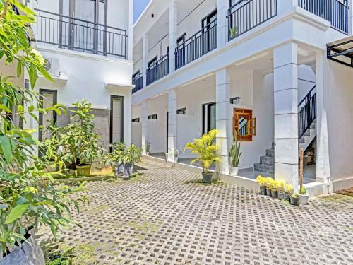 Hotel Oyo 90525 White Guesthouse