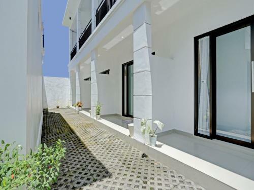 Hotel Oyo 90525 White Guesthouse