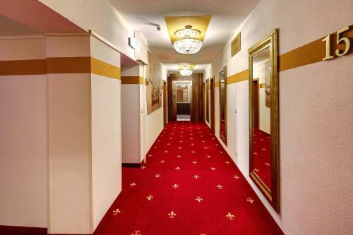 Tiptop Hotel Burgschmiet Garni