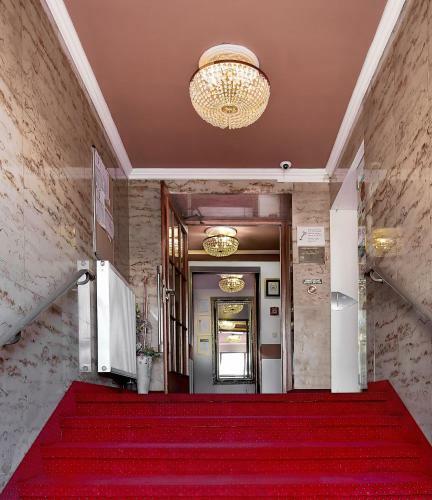 Tiptop Hotel Burgschmiet Garni