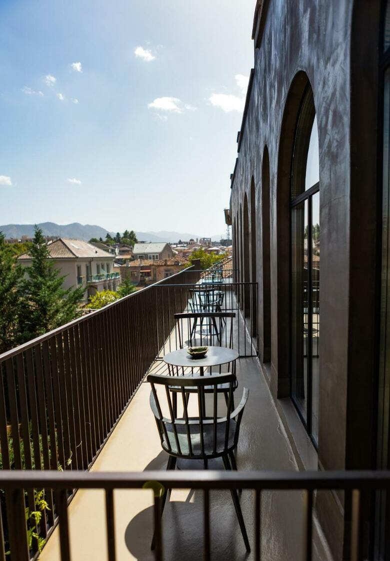 Life Gallery Hotel