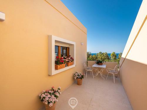 Panoramic Seaview Apartment - Near The Beach