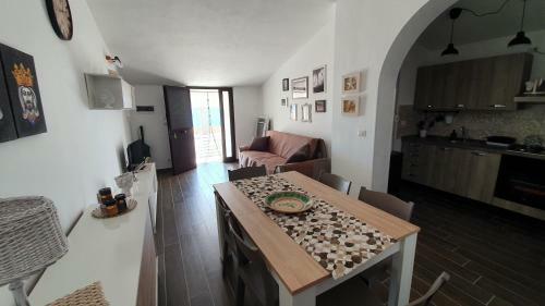 Apartment In A Villa A Stones Throw From The Sea
