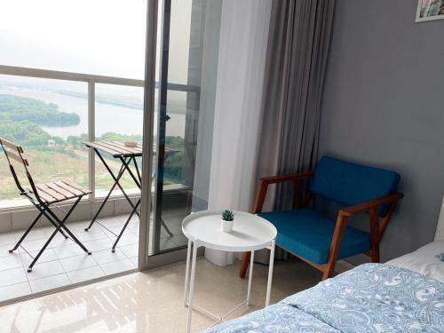 Cozy Stay @ Gold Coast Pik Sea View Apartment