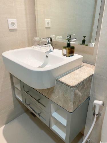 Cozy Stay @ Gold Coast Pik Sea View Apartment