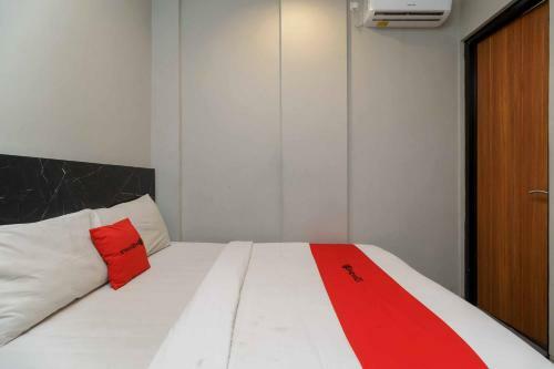Hostal Reddoorz Plus Near Radio Dalam 3