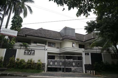 Sinabung Apartments