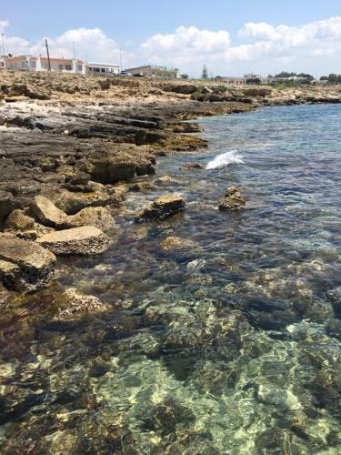 Casa Vicino Mare ( Sea Rocks Cottage)