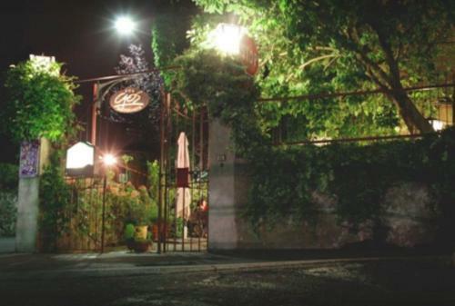 Villa Horse Shoe House