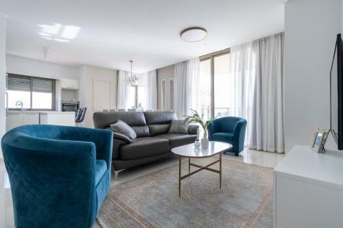 Luxury Three-bedroom/terrace Over Old City View