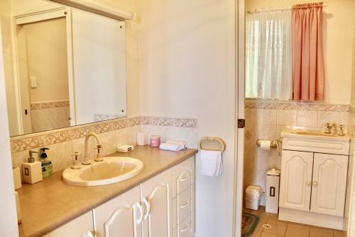Encounter Bay Villa Marie + Pet-friendly